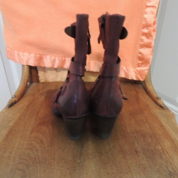 Browns boutties, all leather burgundy, NEW. - Picture 4 of 6